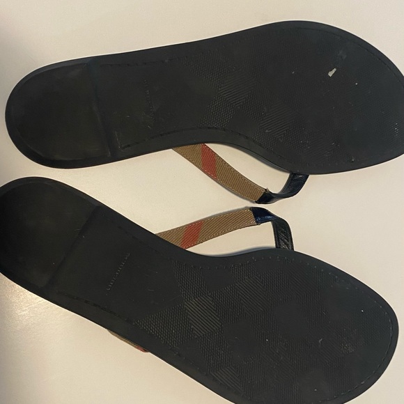 Burberry Thong Sandals- Authentic - Picture 6 of 6
